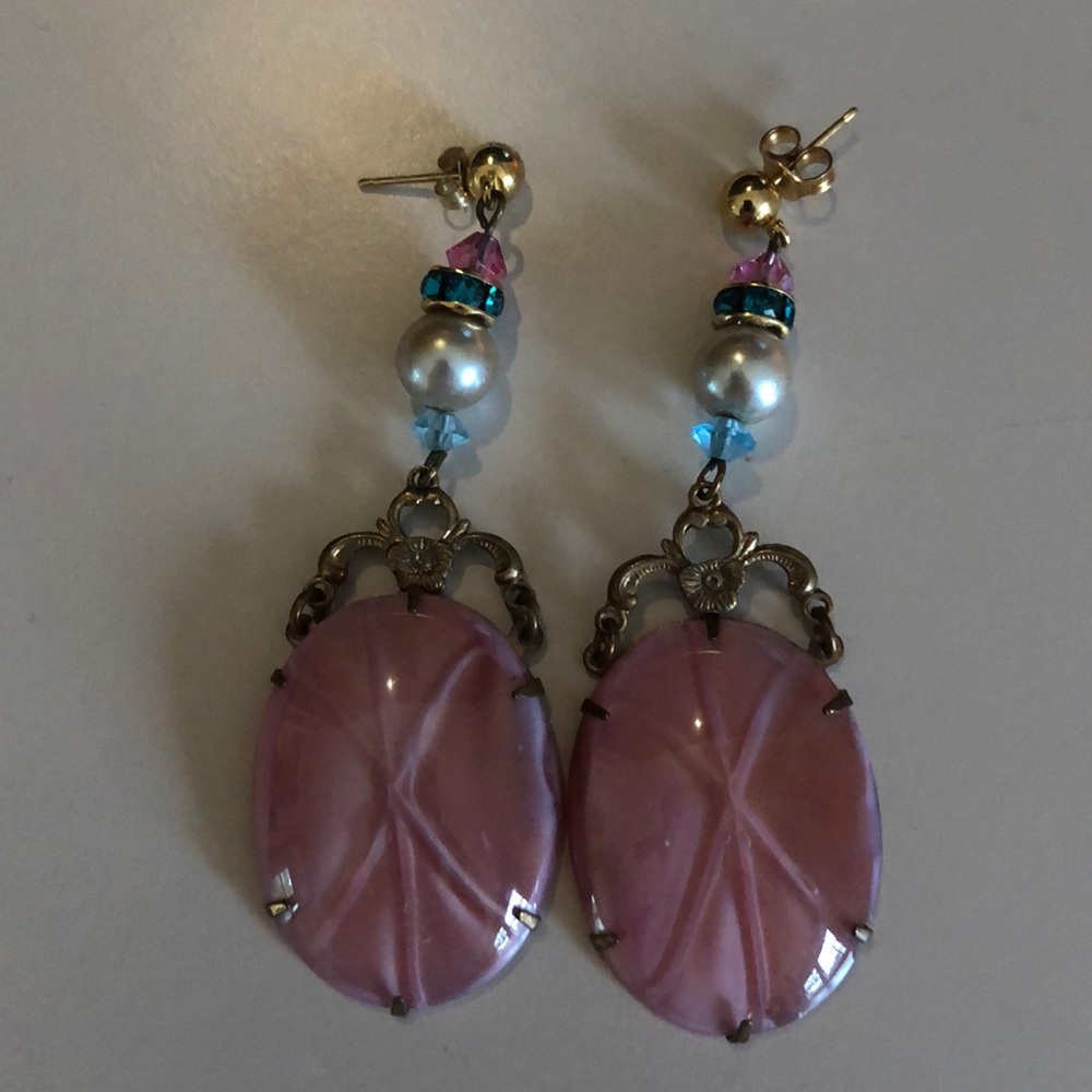 Pink stone pierced earrings